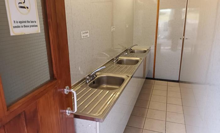 Dish washing room